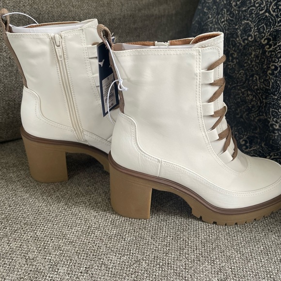 Off white boots with blue wallet & polka dot lining! - Picture 6 of 11